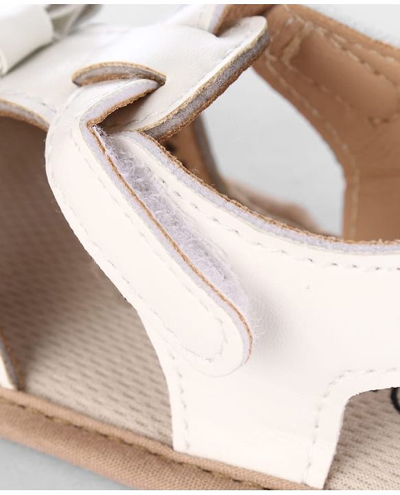 Cute Walk by Babyhug Velcro Closure Solid Booties - Pink