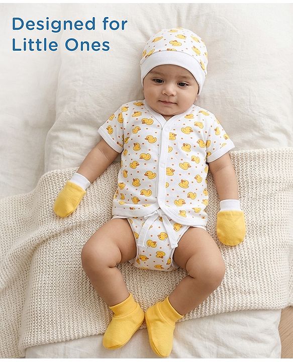 Babyhug Premium 100% Cotton Newborn Gift Set  11 Pcs Clothing Hamper Duck Print - Yellow| Jhabla, Bib, Wrapper, Mittens, Booties, 3 Wash cloths & 2 Nappies| Gift Set for New Born Boys & Girls