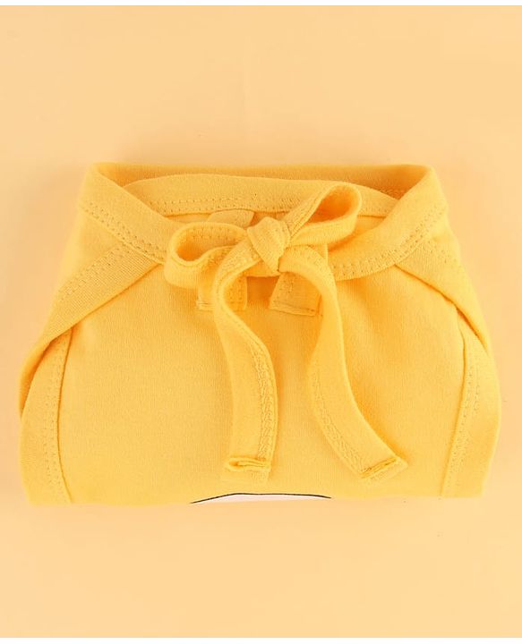 Babyhug Premium 100% Cotton Newborn Gift Set  11 Pcs Clothing Hamper Duck Print - Yellow| Jhabla, Bib, Wrapper, Mittens, Booties, 3 Wash cloths & 2 Nappies| Gift Set for New Born Boys & Girls