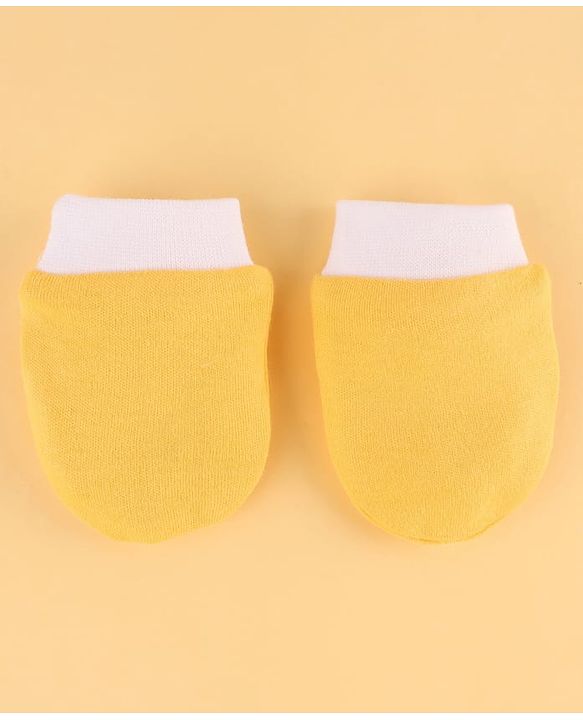 Babyhug Premium 100% Cotton Newborn Gift Set  11 Pcs Clothing Hamper Duck Print - Yellow| Jhabla, Bib, Wrapper, Mittens, Booties, 3 Wash cloths & 2 Nappies| Gift Set for New Born Boys & Girls