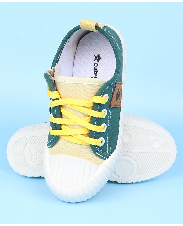 Cute Walk by Babyhug Casual Shoes with 3D Applique - Green