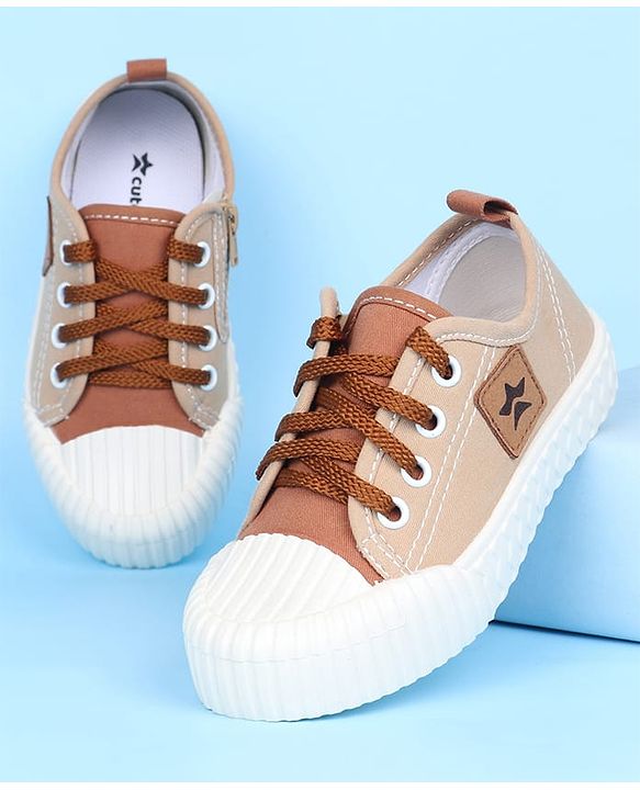 Cute Walk by Babyhug Casual Shoes with 3D Applique - Green