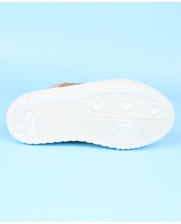 Cute Walk by Babyhug Casual Shoes with 3D Applique - Green