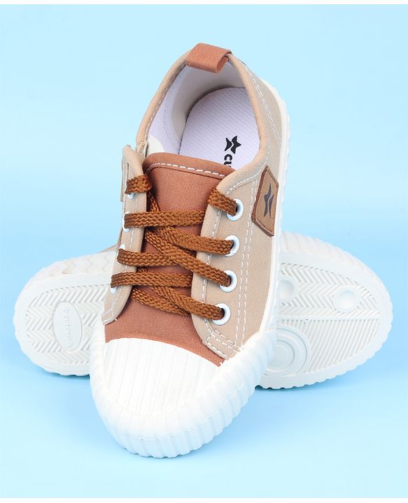 Cute Walk by Babyhug Casual Shoes with 3D Applique - Green