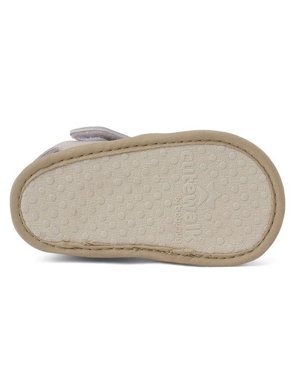 Cute Walk by Babyhug Solid Booties With Textured Design - White