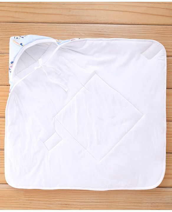 Babyhug 100% Cotton Hooded Quilted Wrapper Penguin Print - Blue| Travel Friendly| Washable and Easy to Maintain| Breathable Fabric| Velcro Closure| Warm and Cozy| New Born Gifting Option