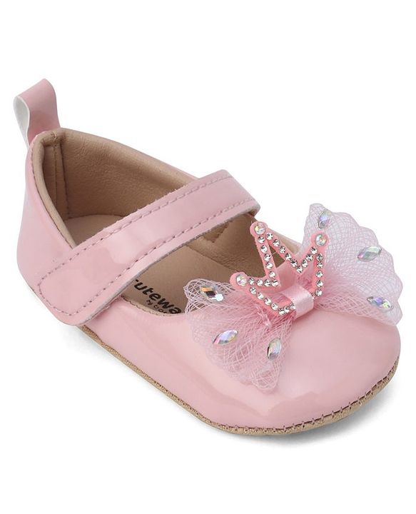 Cute Walk by Babyhug Booties With Bow Applique - Pink