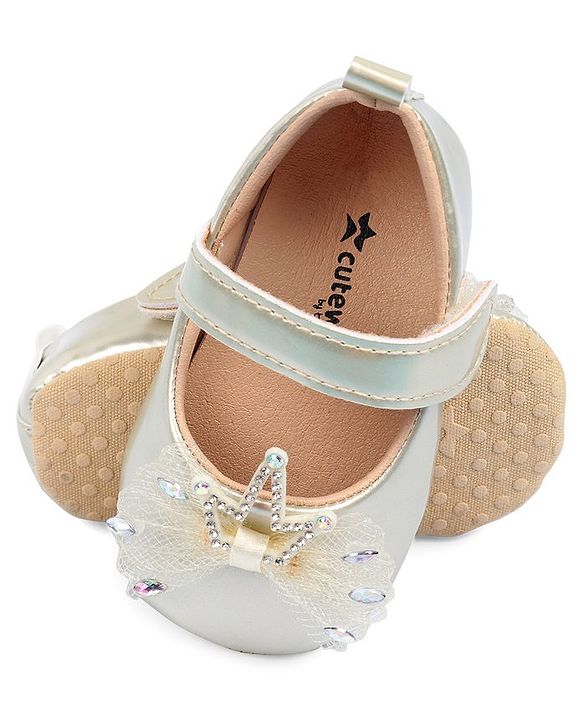Cute Walk by Babyhug Booties With Bow Applique - Pink