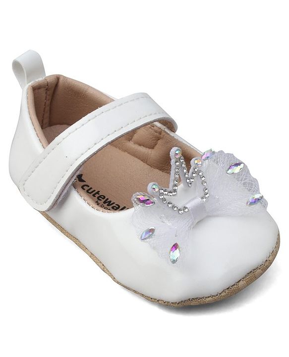 Cute Walk by Babyhug Booties With Bow Applique - Pink