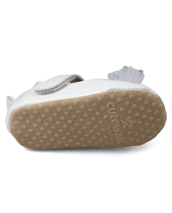 Cute Walk by Babyhug Booties With Bow Applique - Pink