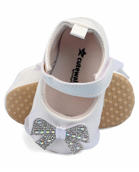 Cute Walk by Babyhug Booties With Bow Applique - Pink