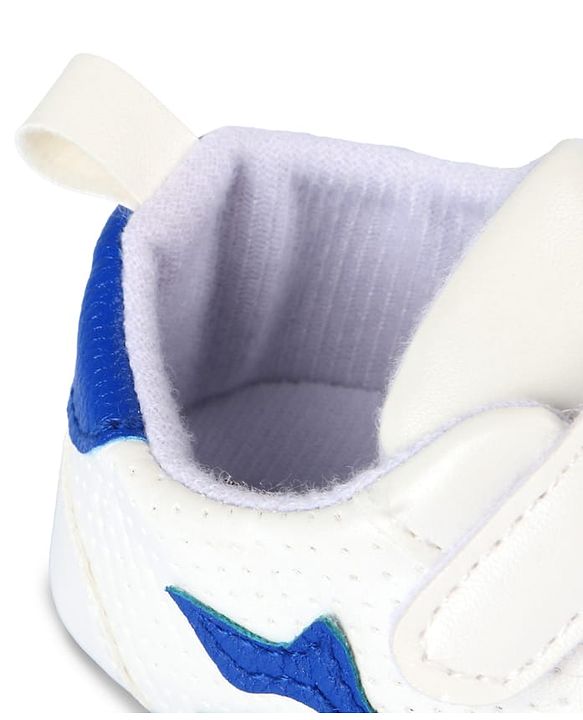 Cute Walk by Babyhug Velcro Closure Booties with Star Applique - Pink & White