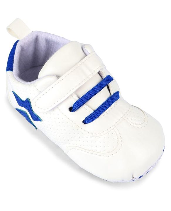 Cute Walk by Babyhug Velcro Closure Booties with Star Applique - Pink & White