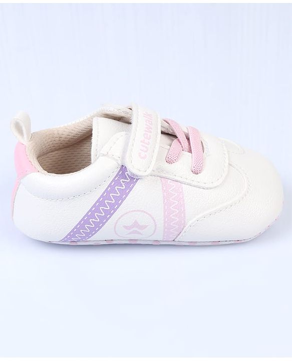 Cute Walk by Babyhug Velcro Closure Printed Booties - Pink & White