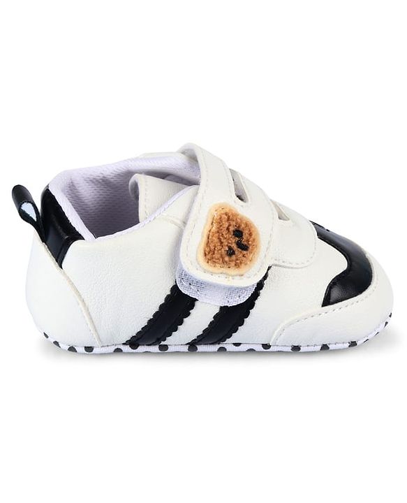 Cute Walk by Babyhug Velcro Closure Booties with Bear Applique - Green & White