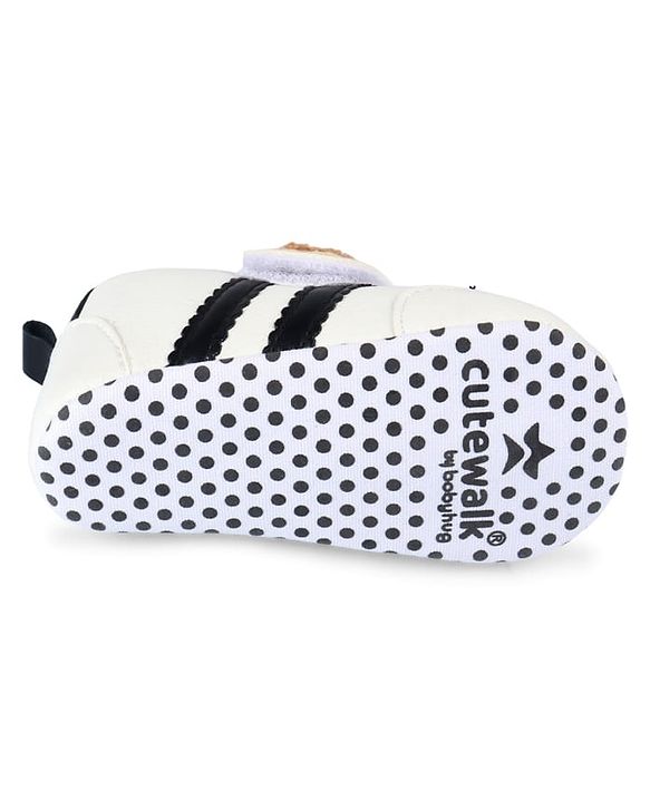 Cute Walk by Babyhug Velcro Closure Booties with Bear Applique - Green & White