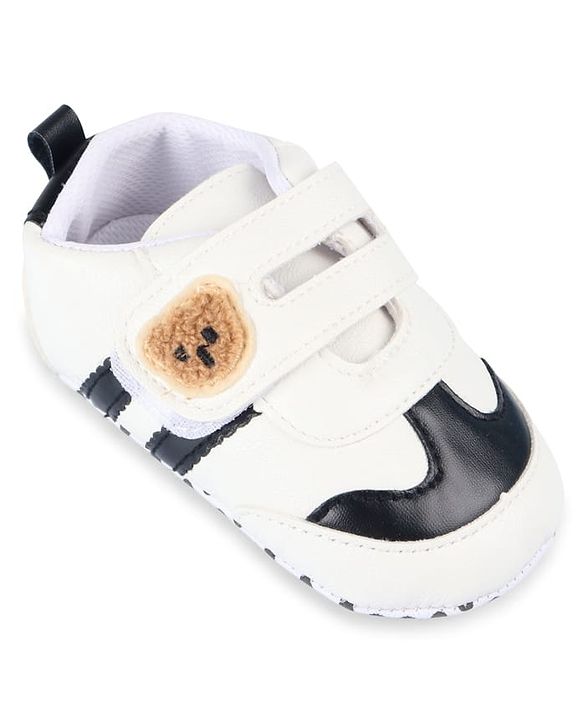 Cute Walk by Babyhug Velcro Closure Booties with Bear Applique - Green & White