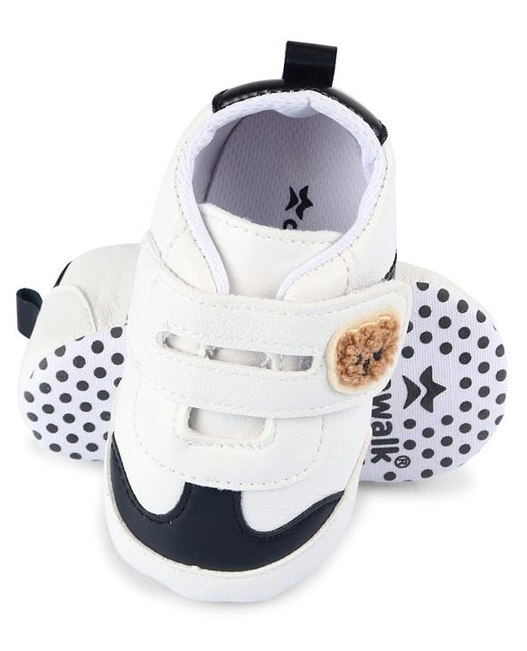 Cute Walk by Babyhug Velcro Closure Booties with Bear Applique - Green & White