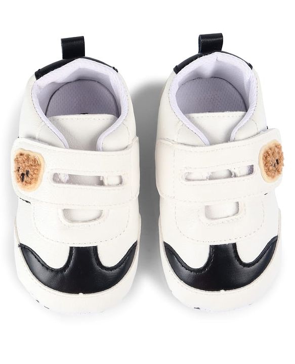 Cute Walk by Babyhug Velcro Closure Booties with Bear Applique - Green & White