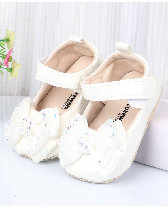 Cute Walk by Babyhug Velcro Closure Booties With Bow Applique - White