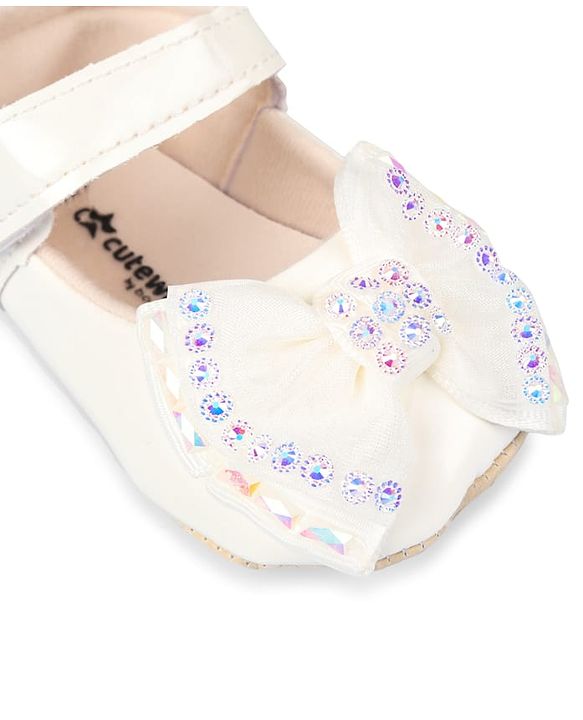 Cute Walk by Babyhug Velcro Closure Booties With Bow Applique - White