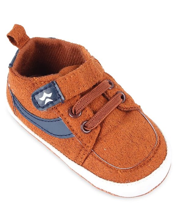 Cute Walk by Babyhug Velcro Closure Solid Color Booties - Brown