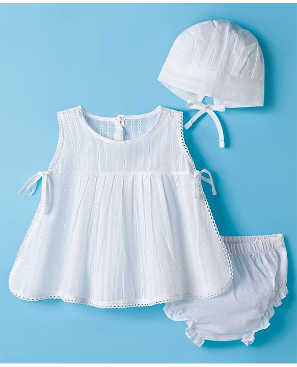 Babyhug 100 % Cotton Sleeveless Solid Coloured  Jhabla with Cap & Panties - White