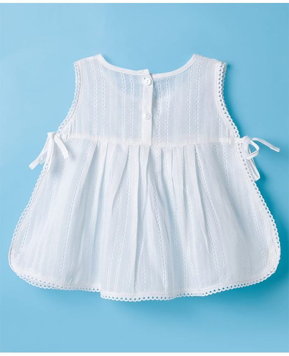 Babyhug 100 % Cotton Sleeveless Solid Coloured  Jhabla with Cap & Panties - White