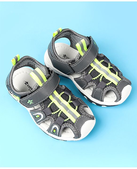 Cute Walk by Babyhug Velcro Closure Solid Sandals - Black