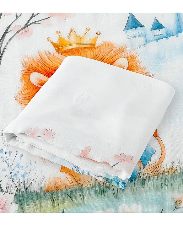 Babyhug 100% Pure Cotton Four Layer Baby Blanket  Lion Print Super Soft & Absorbent Lightweight Breathable Quilt (320g) Gentle on Baby Skin 024 Months| New Born Essential - White