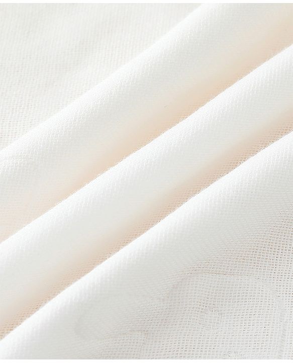 Babyhug 100% Pure Cotton Four Layer Baby Blanket  Giraffe Print Super Soft & Absorbent Lightweight Breathable Quilt (320g) Gentle on Baby Skin 024 Months -White