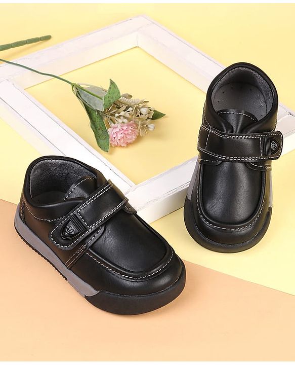 Cute Walk by Babyhug Velcro Closure Solid Color Casual Shoes - Black