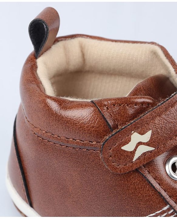 Cute Walk by Babyhug Velcro Closure Solid Booties - Brown