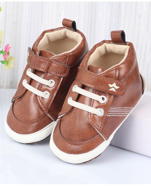 Cute Walk by Babyhug Velcro Closure Solid Booties - Brown