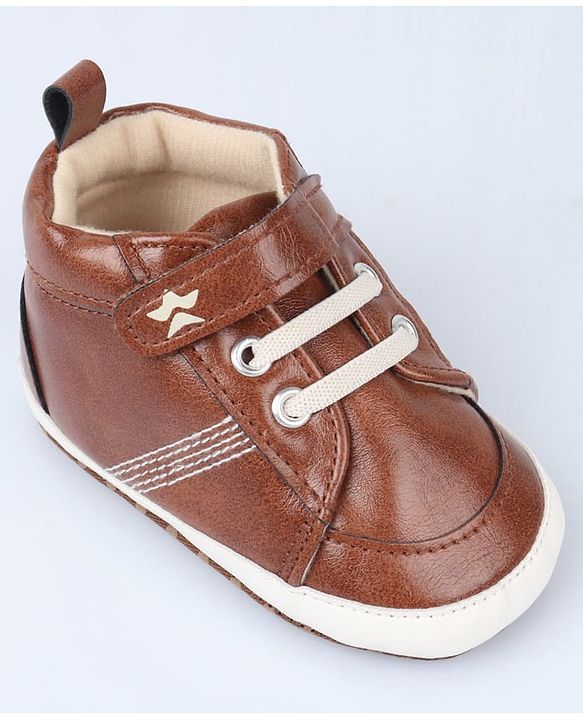 Cute Walk by Babyhug Velcro Closure Solid Booties - Brown