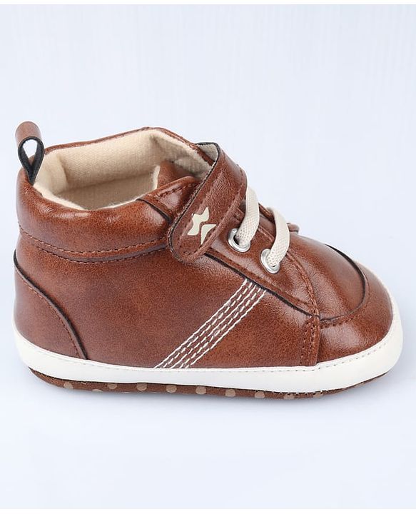 Cute Walk by Babyhug Velcro Closure Solid Booties - Brown