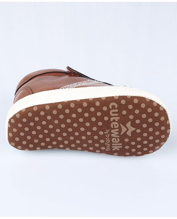 Cute Walk by Babyhug Velcro Closure Solid Booties - Brown