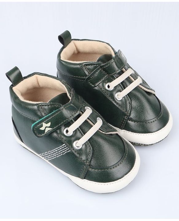 Cute Walk by Babyhug Velcro Closure Solid Booties - Brown