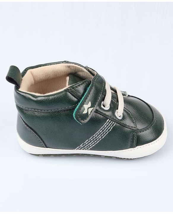 Cute Walk by Babyhug Velcro Closure Solid Booties - Brown
