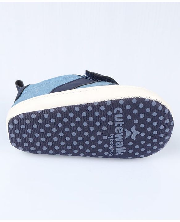 Cute Walk by Babyhug Velcro Closure Solid Booties - Blue