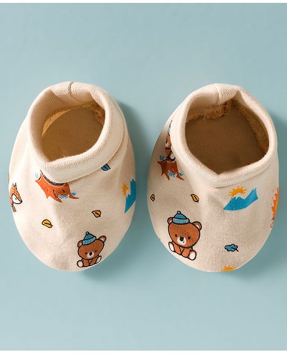 Babyhug 100% Cotton Interlock Knit Cap Mittens & Booties Set With Bear Print Peach - Diameter 17 cm