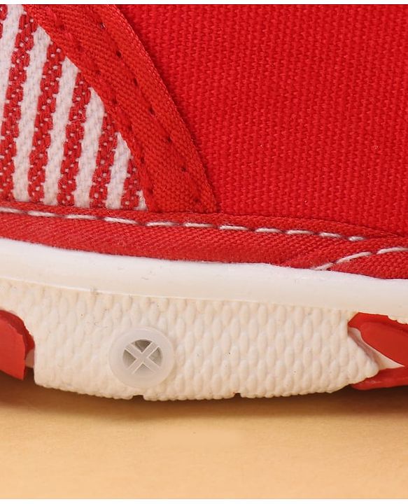 Cute Walk by Babyhug Casual Shoes With Velcro Closure & Cat Applique - Red