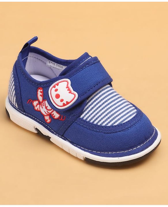 Cute Walk by Babyhug Casual Shoes With Velcro Closure & Cat Applique - Red