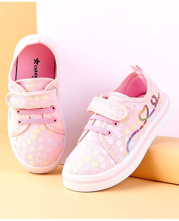 Cute Walk by Babyhug Casual shoes With Velcro Closure & Floral Applique - Light Green