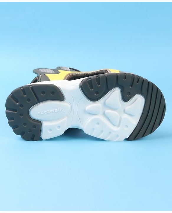 Cute Walk by Babyhug Velcro Closure Sandals - Black