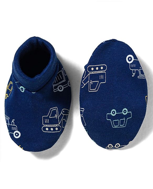 Babyhug 100% Cotton Knit Cap Mittens & Booties With Vehicle Print Multicolor - Diameter 16 cm