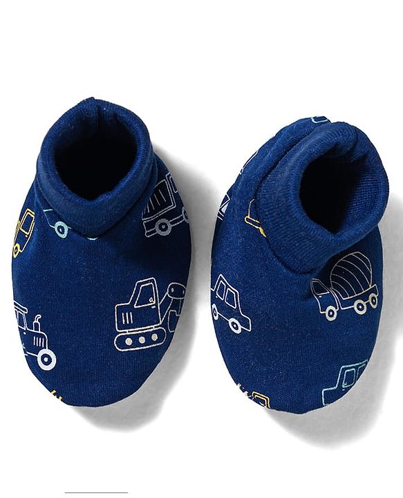Babyhug 100% Cotton Knit Cap Mittens & Booties With Vehicle Print Multicolor - Diameter 16 cm