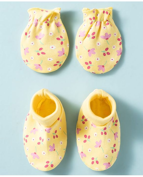 Babyhug 100% Knit Cotton Mittens & Booties With Floral Print - Multicolor