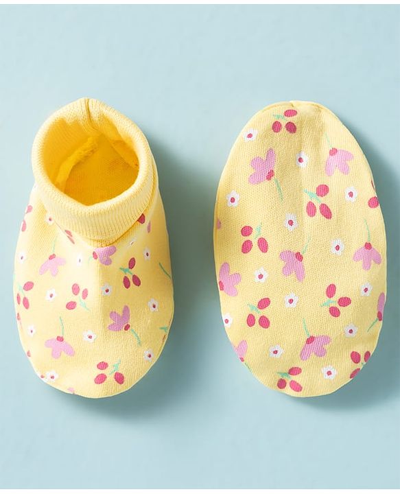 Babyhug 100% Knit Cotton Mittens & Booties With Floral Print - Multicolor