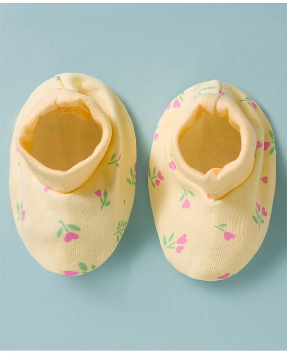 Babyhug 100% Cotton Knit Cap, Mittens & Booties Set with Floral Print Peach - Diameter 16 cm
